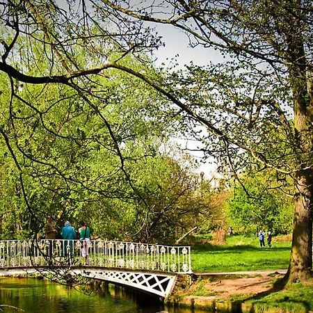 Welcome 2 Bedrooms Flat In Wimbledon Лондон Екстериор снимка